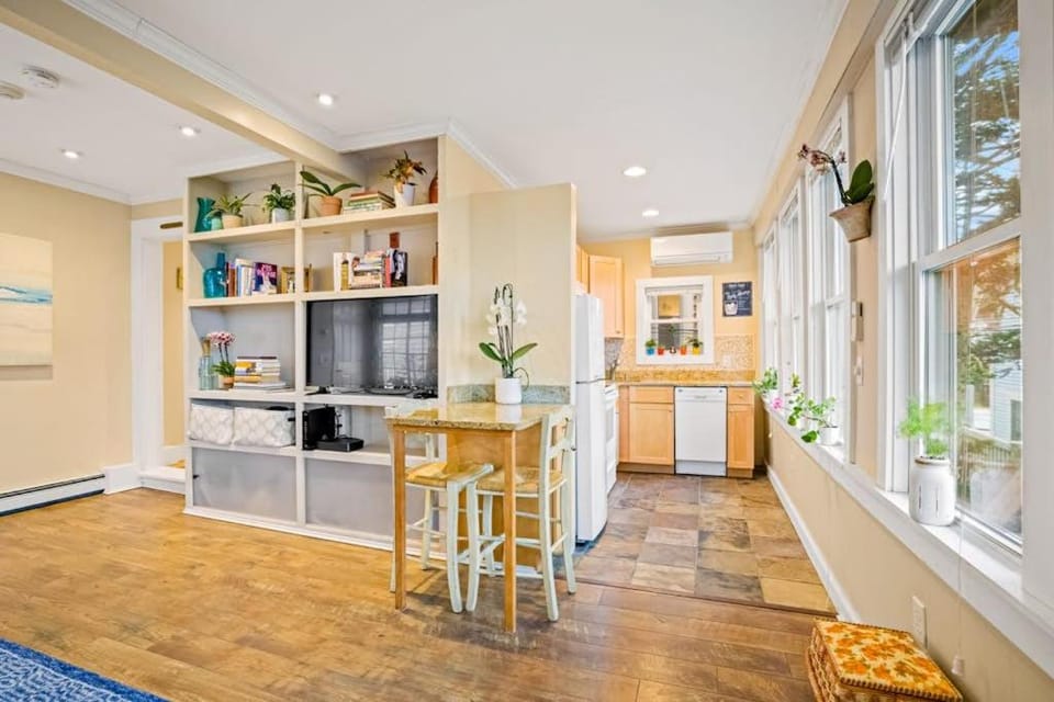 Lady Burns' Lookout Apartment in Provincetown