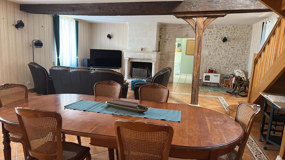 Communal lounge/ TV room, TV and multimedia