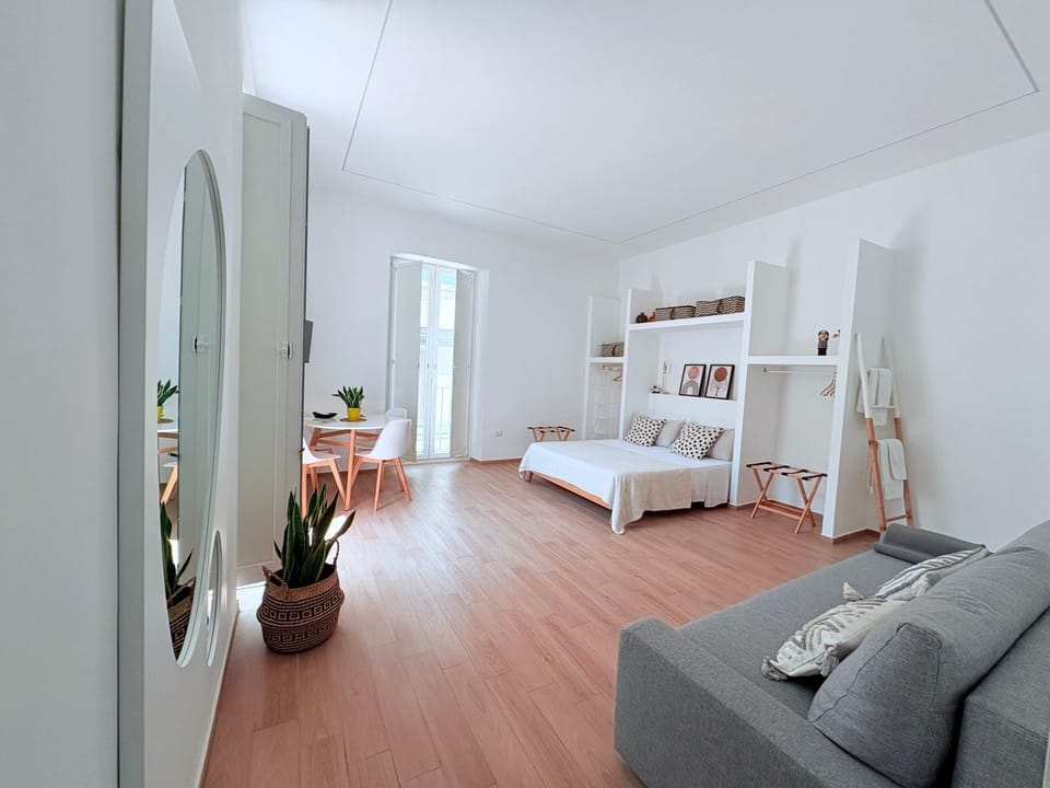 Seating area, Bedroom