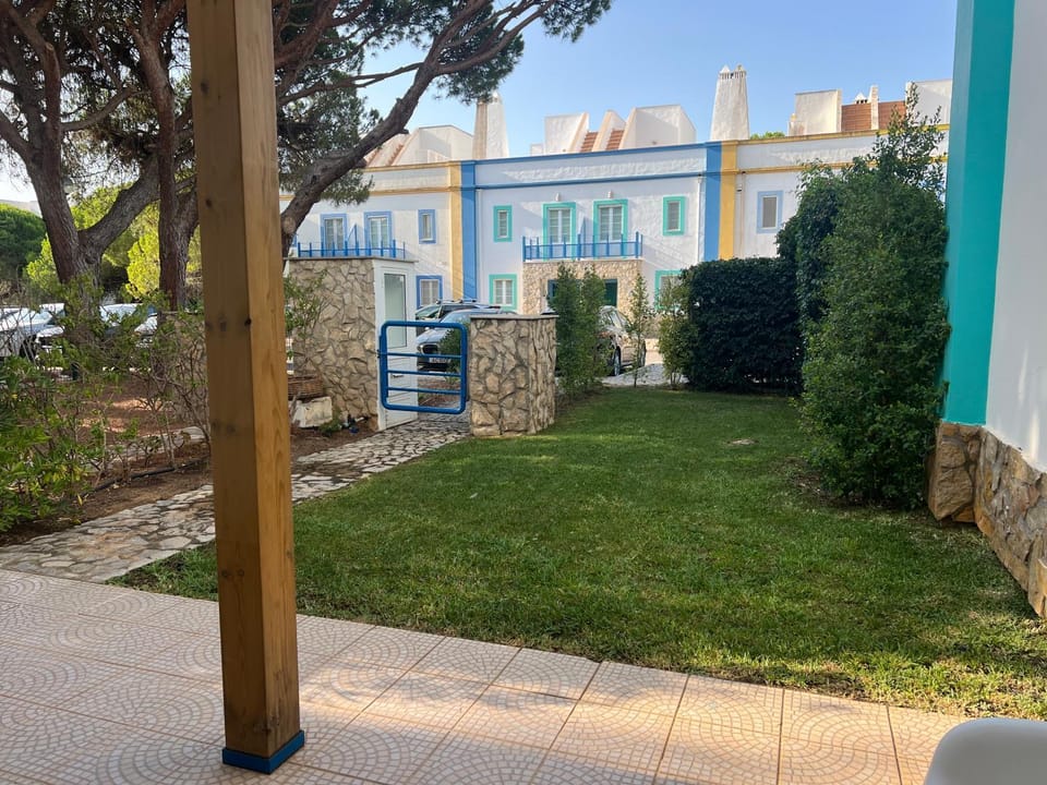 Moradia V3 na Urbanização Praia Verde House in Faro District