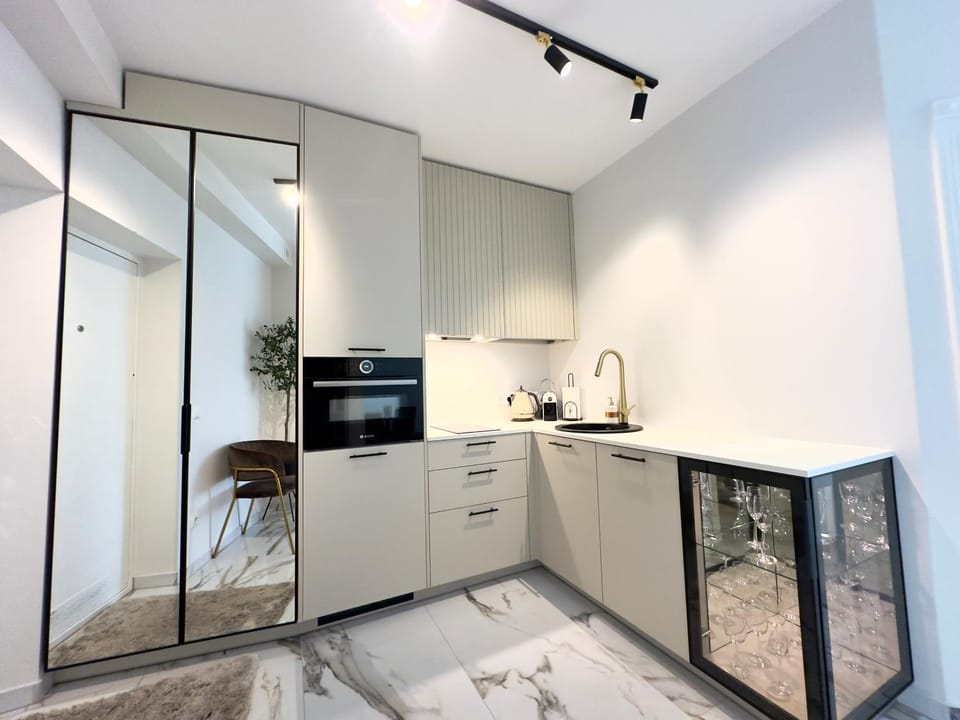 Kitchen or kitchenette, dishwasher, oven, stove