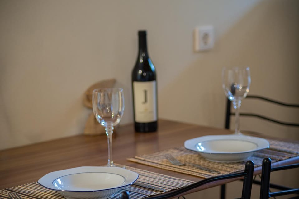 Food and drinks, Dining area, Alcoholic drinks