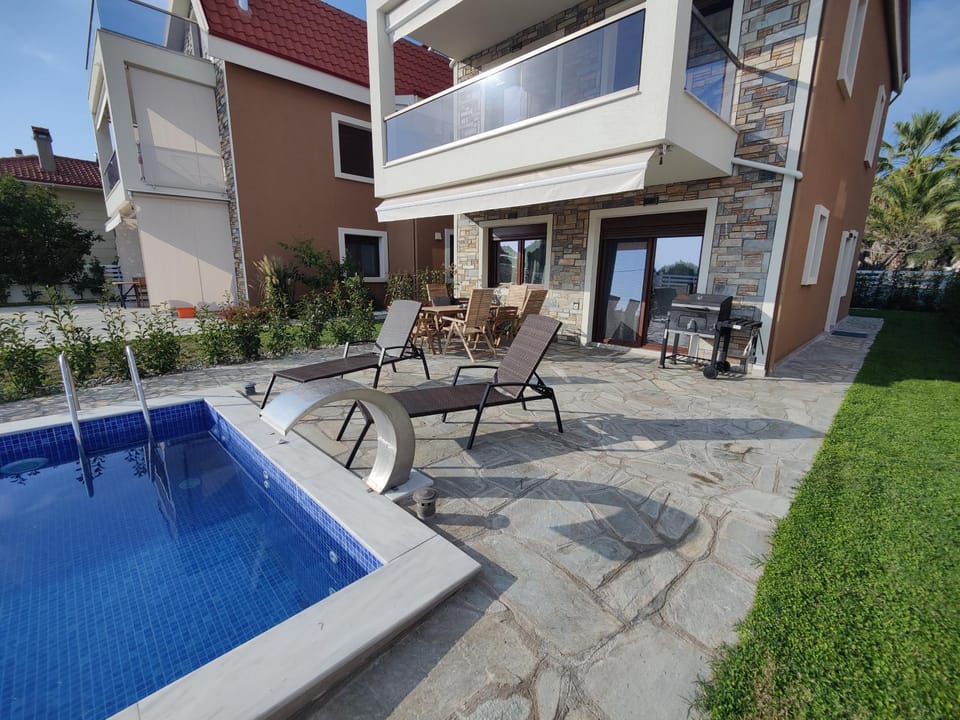 Property building, Patio, Day, Pool view, sunbed