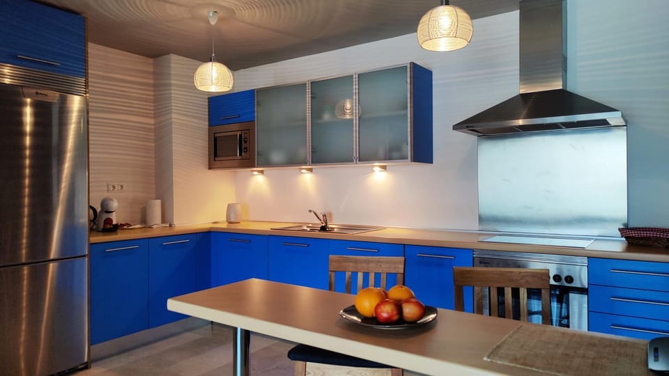 Kitchen or kitchenette, pet friendly, stove