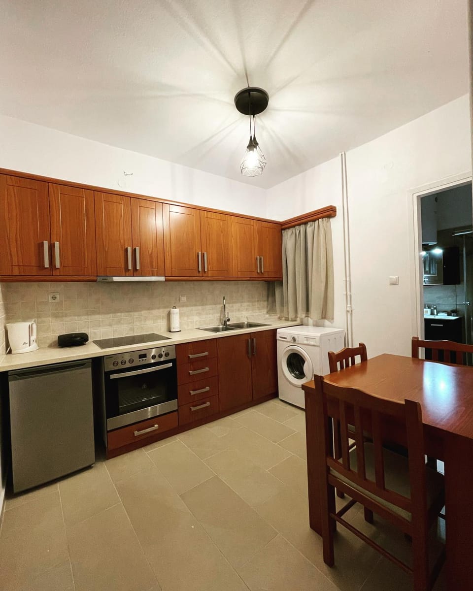 Kitchen or kitchenette, Dining area, pet friendly, washing machine