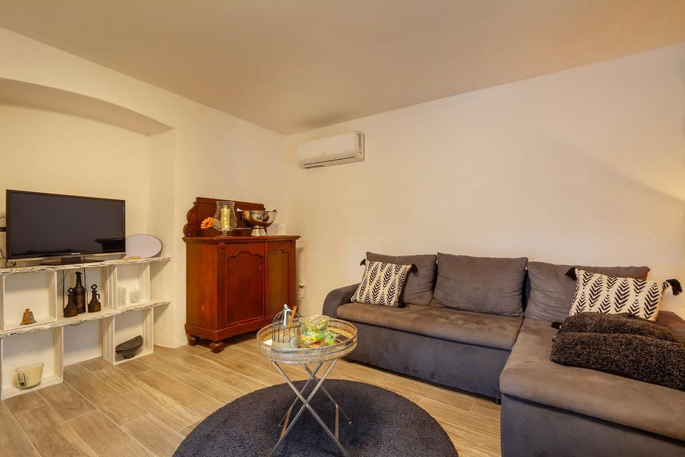 TV and multimedia, Kitchen or kitchenette, Living room, Other, Dining area