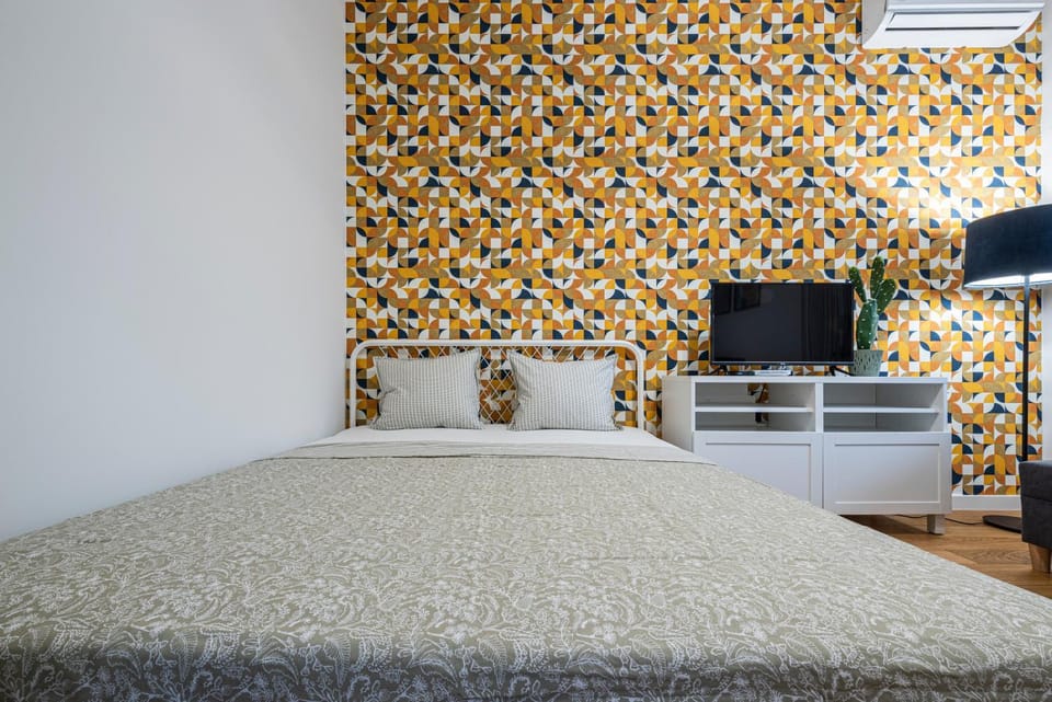 Photo of the whole room, Bedroom