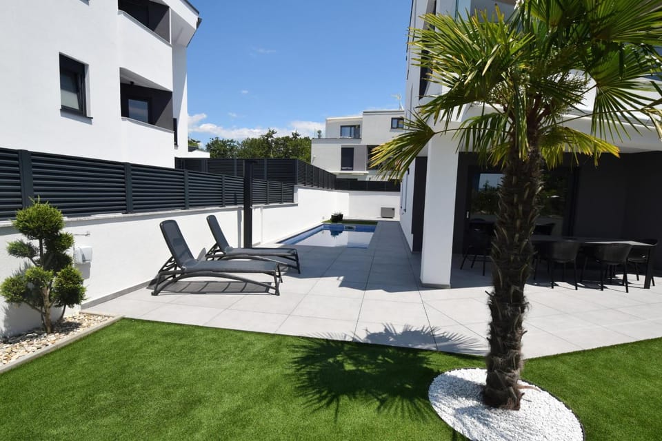Facade/entrance, Garden, Swimming pool