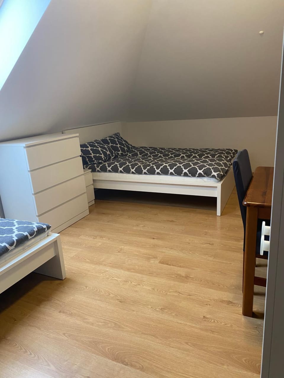 Bed, Photo of the whole room, Seating area