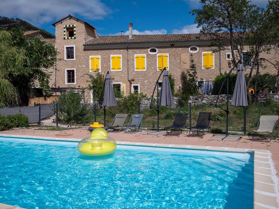Property building, Garden, Swimming pool