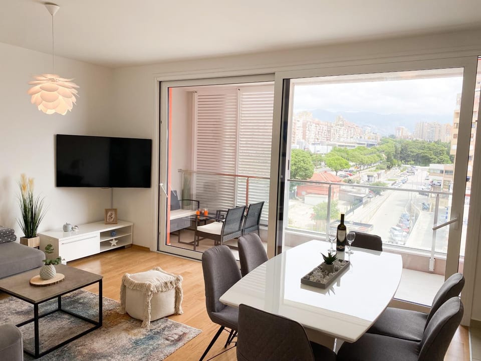 TV and multimedia, Balcony/Terrace, Living room