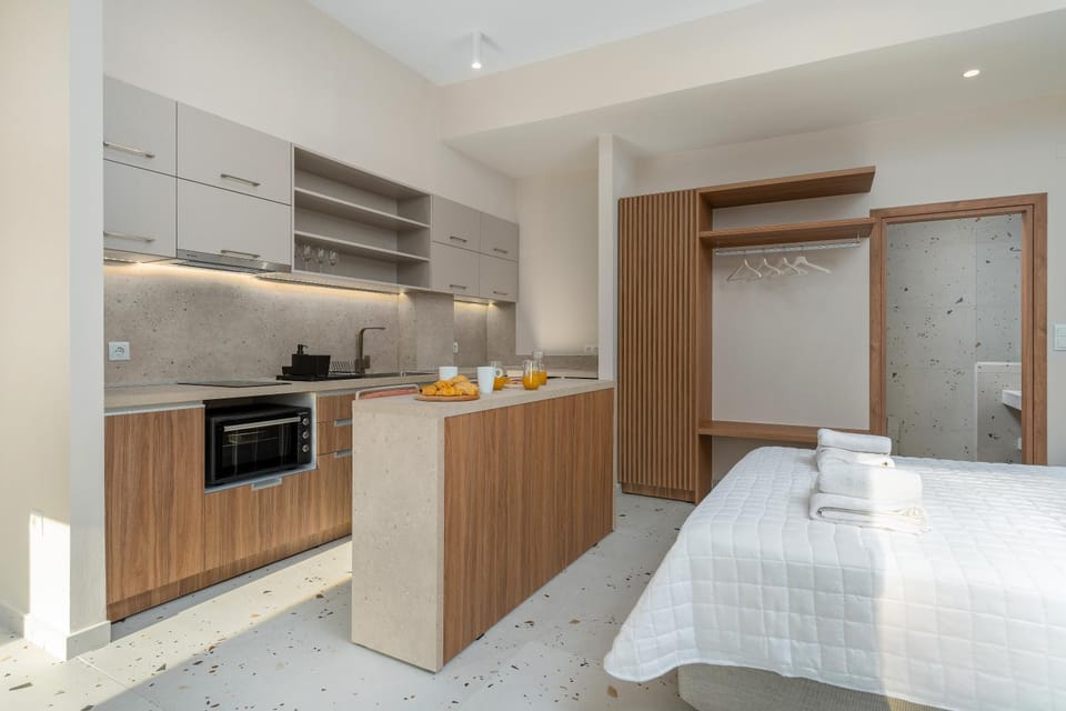 Bed, Kitchen or kitchenette, Photo of the whole room, Bedroom, oven, pet friendly, stove, wardrobe