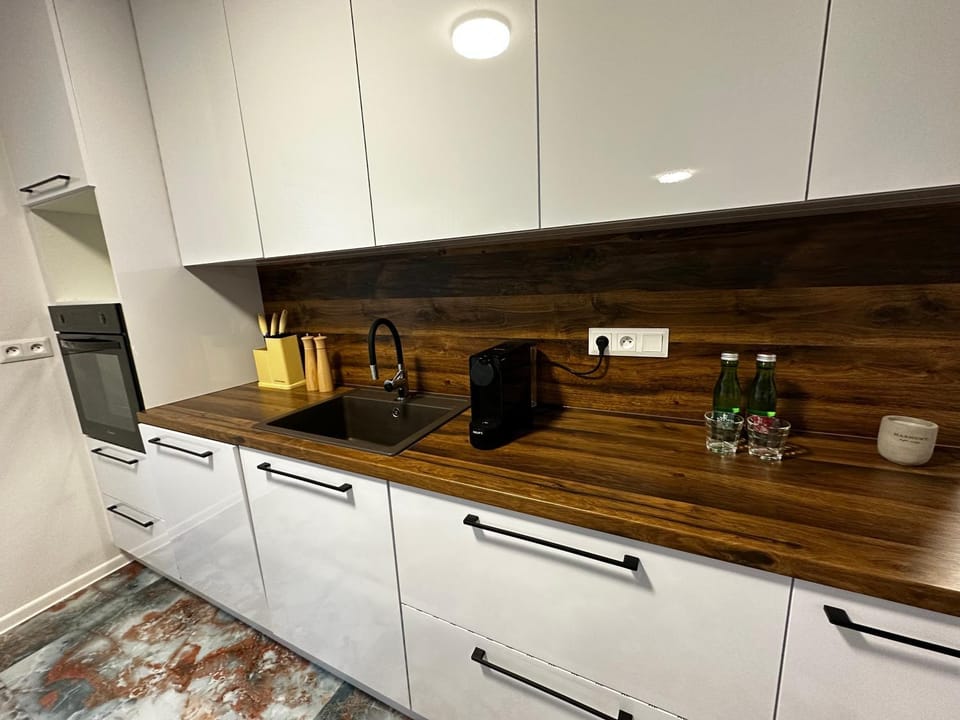 Coffee/tea facilities, Kitchen or kitchenette, minibar, oven