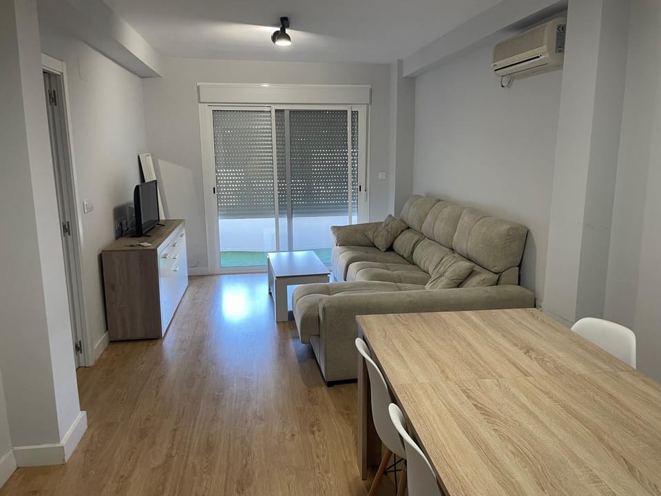 TV and multimedia, Living room, Seating area, air conditioner