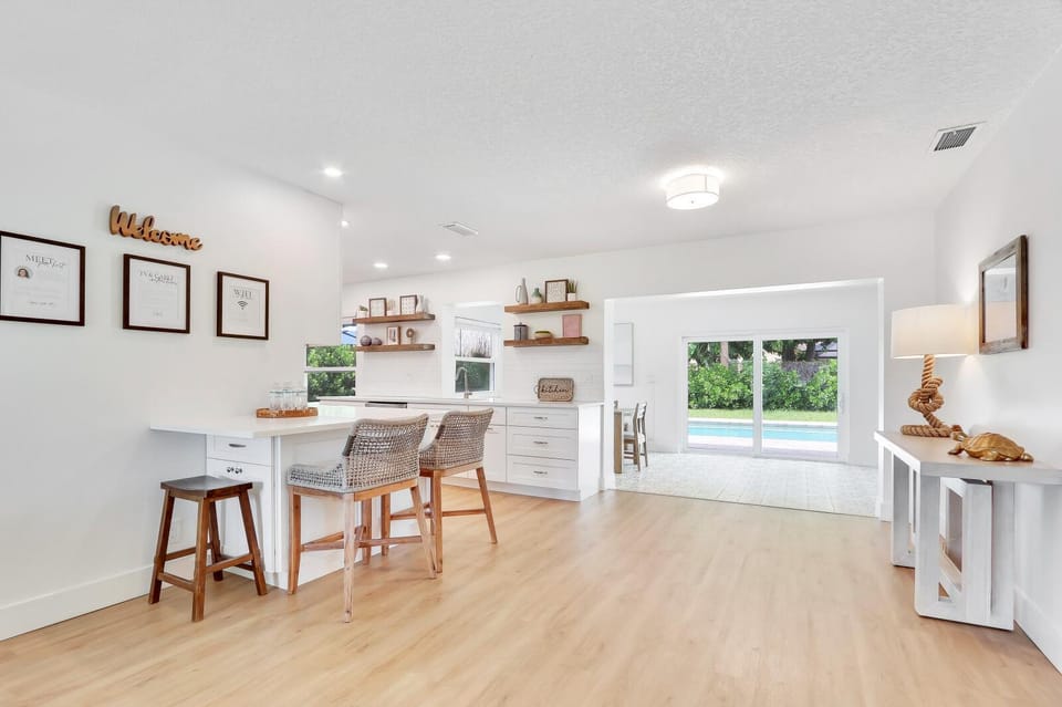 Private Pool + Bar: Palm Beach Gardens Getaway House in Palm Beach Gardens