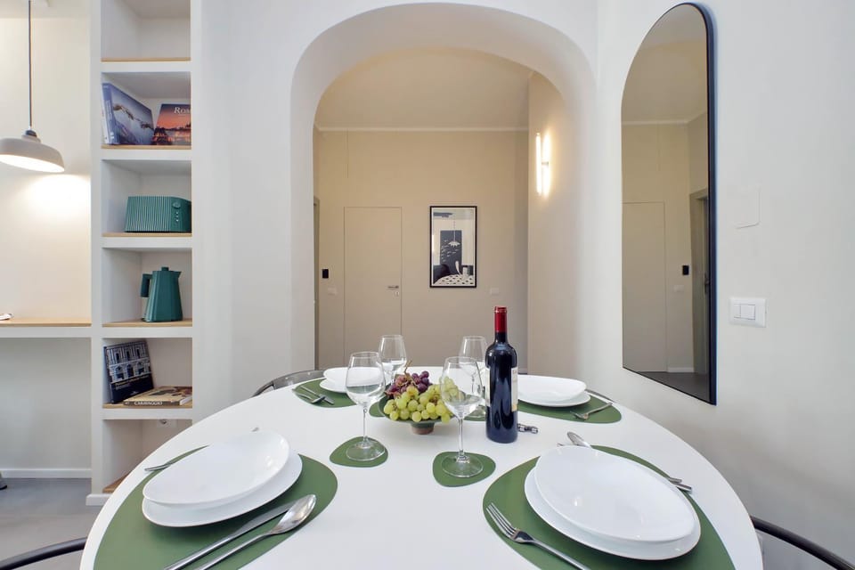 Dining area, Food, Drinks