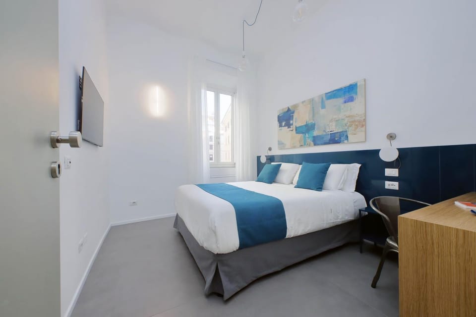 Bed, TV and multimedia, Photo of the whole room, Bedroom, hair dresser
