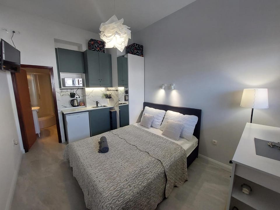 Bed, TV and multimedia, Kitchen or kitchenette, Bedroom, minibar, wardrobe, kitchen