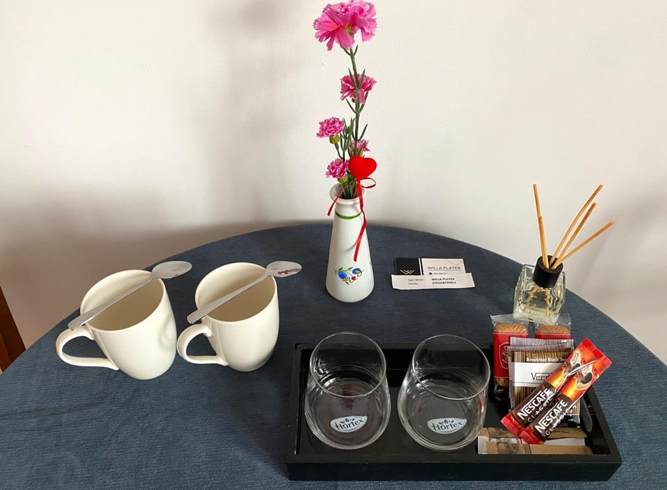 Coffee/tea facilities, Kitchen or kitchenette, Communal kitchen