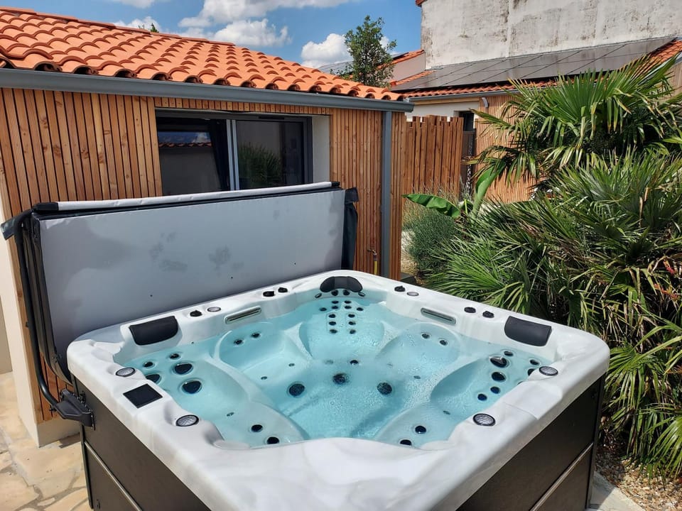 Hot Tub, Spa and wellness centre/facilities