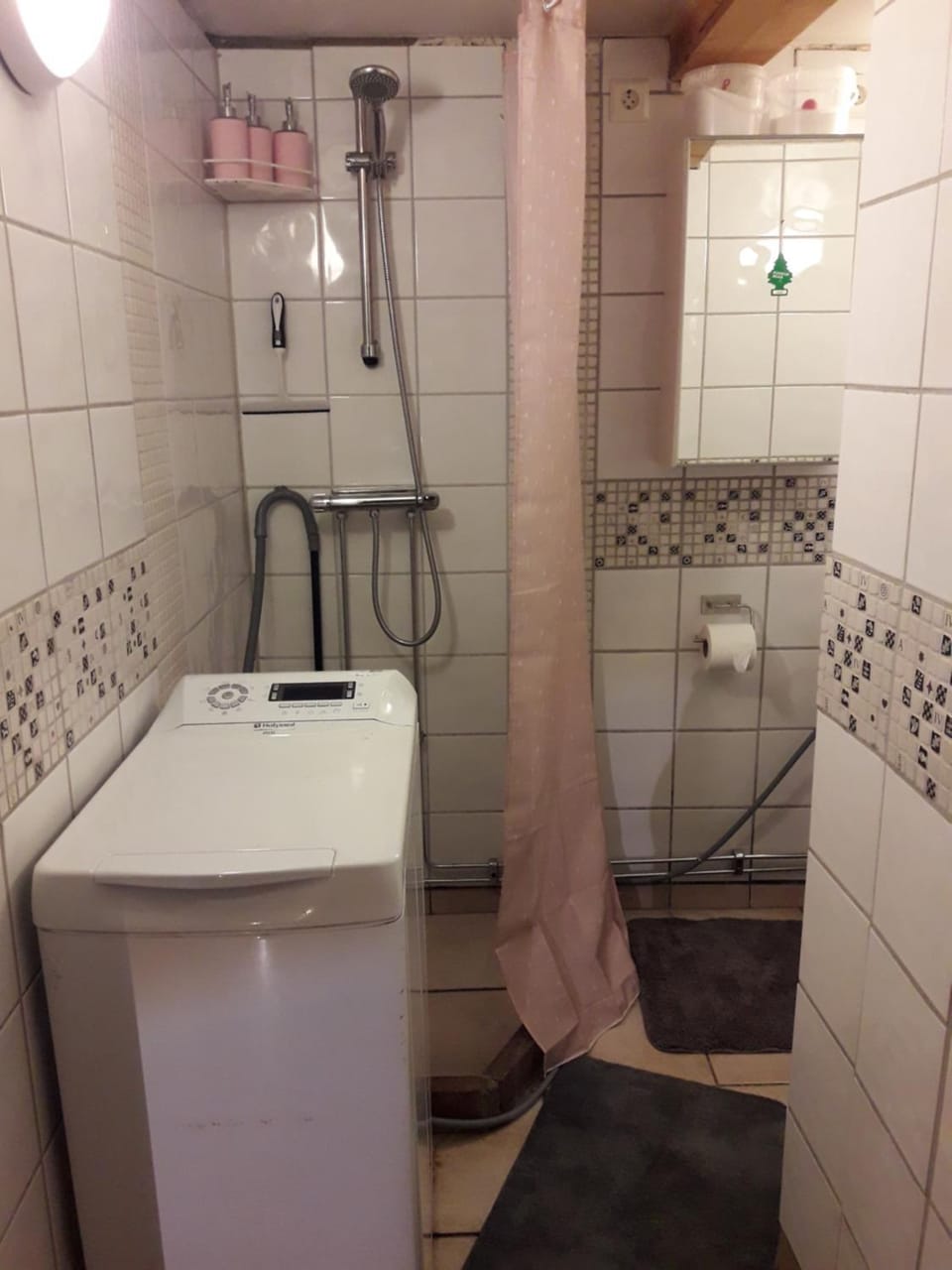 Shower, Bathroom, towels, washing machine