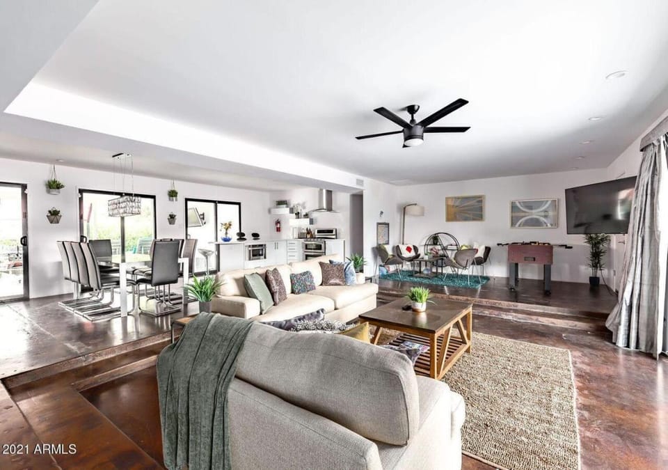 Living room, Dining area