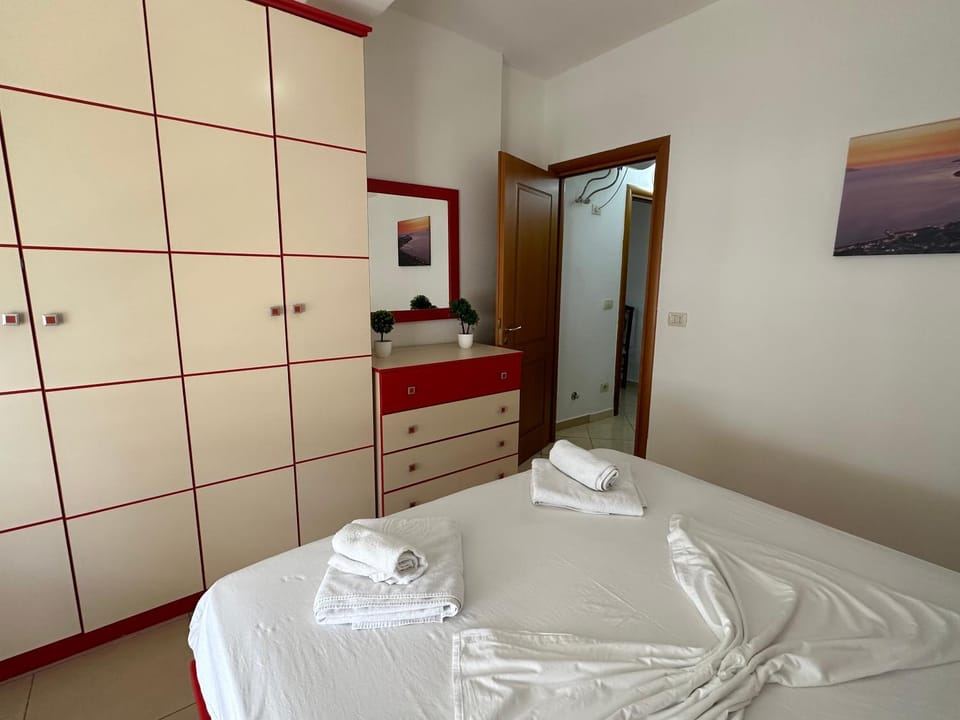 Bed, Bedroom, towels, wardrobe
