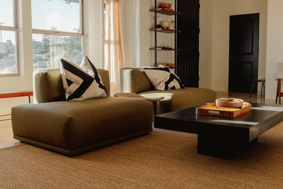 Boulder Surrounded Escape- ANOTHERdeserthouse House in Yucca Valley