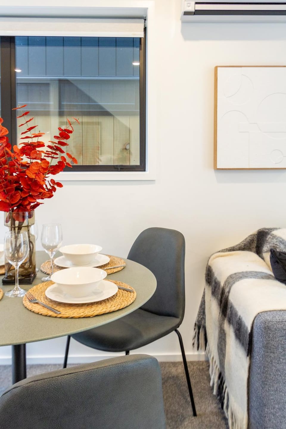 Living room, Decorative detail, Seating area, Dining area, air conditioner