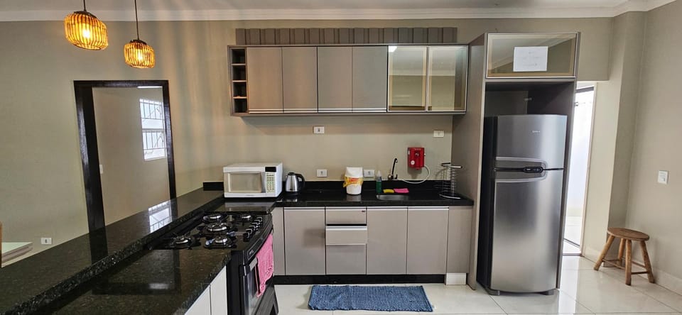 Coffee/tea facilities, Kitchen or kitchenette, stove