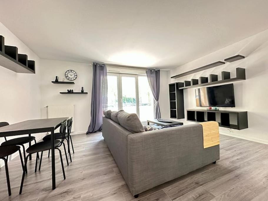 Communal lounge/ TV room, TV and multimedia