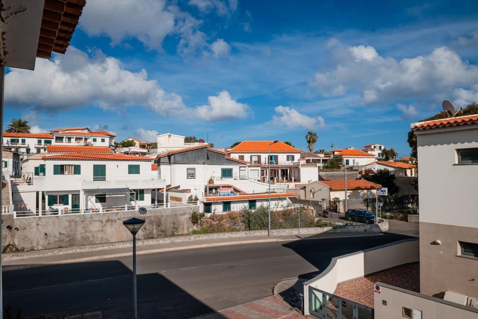 Property building, Day, Neighbourhood, City view, Street view, Location
