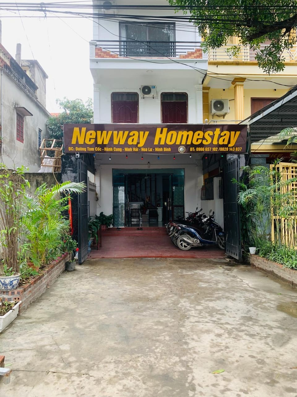 Property building, Day, Neighbourhood, Street view
