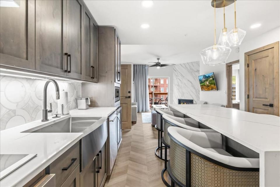 Kitchen or kitchenette
