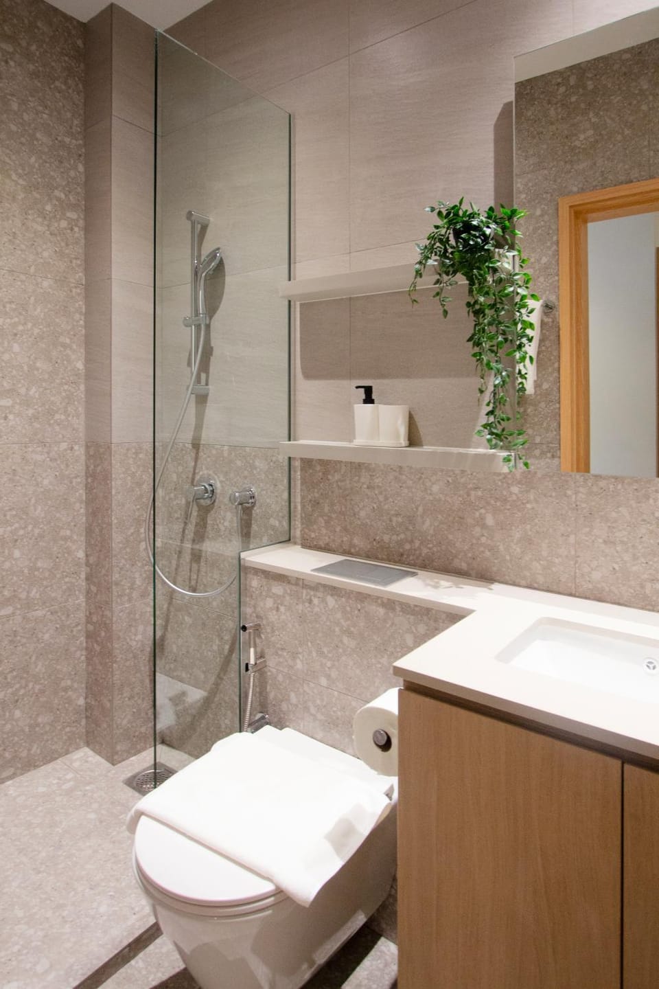 Shower, Toilet, Bathroom, towels