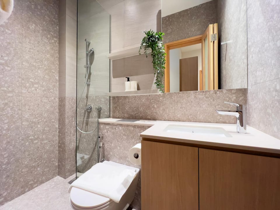 Shower, Toilet, Bathroom, towels