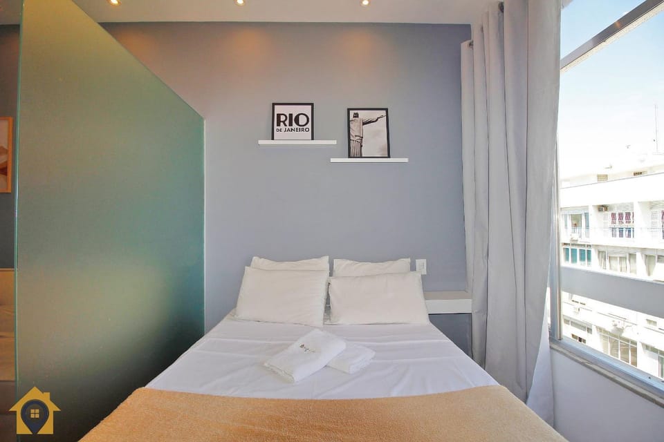 Studio simples com vista mar p/ 4 pessoas ao lado da praia com comércios ao redor Apartment in Rio de Janeiro