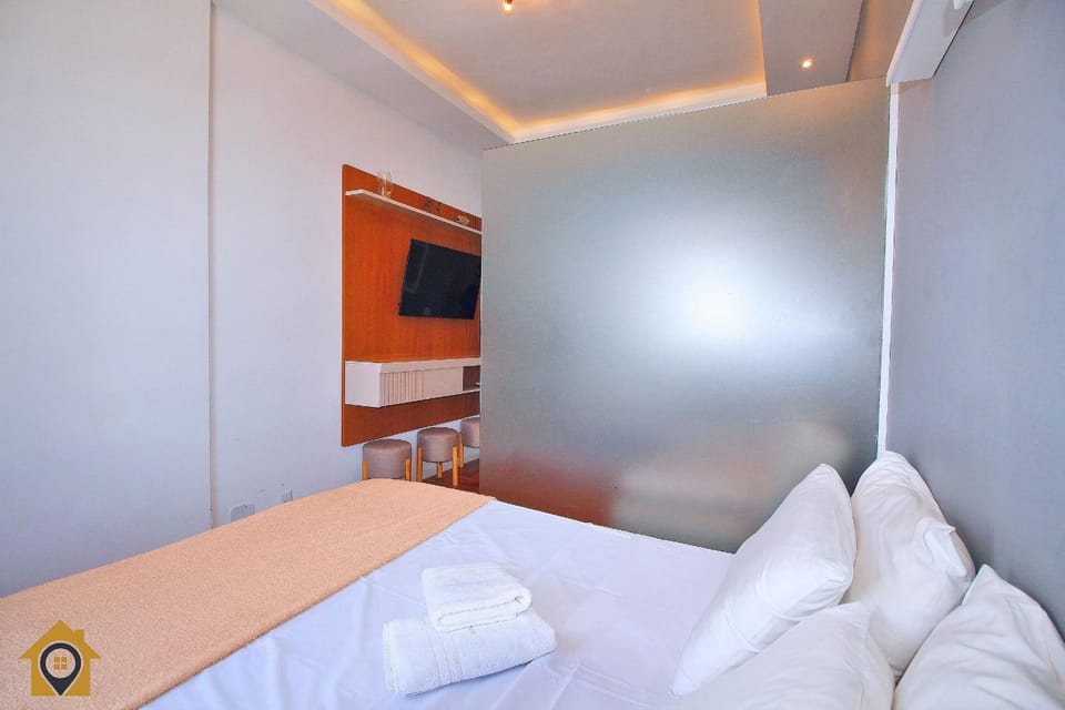Studio simples com vista mar p/ 4 pessoas ao lado da praia com comércios ao redor Apartment in Rio de Janeiro
