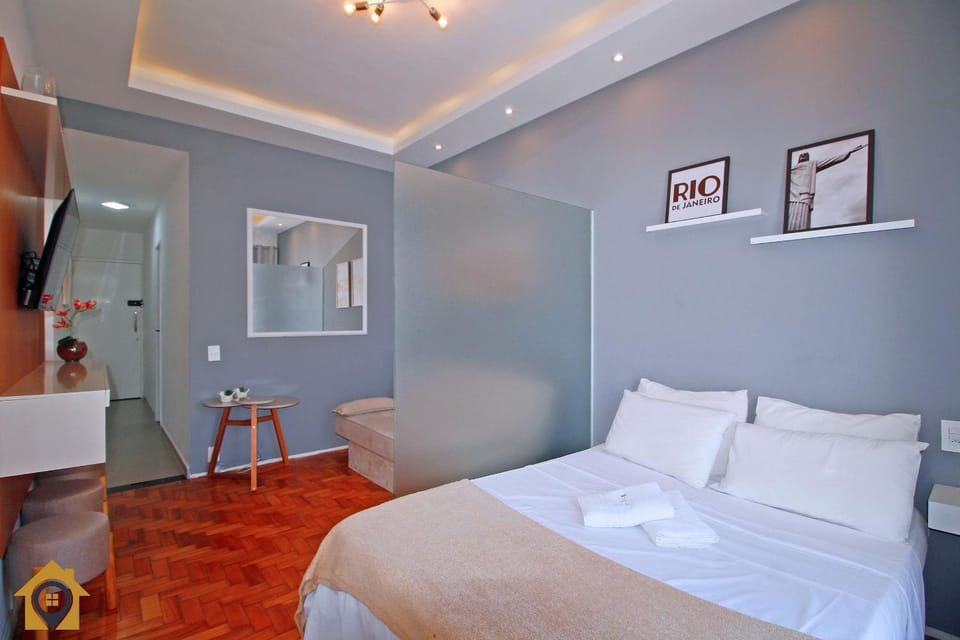 Studio simples com vista mar p/ 4 pessoas ao lado da praia com comércios ao redor Apartment in Rio de Janeiro