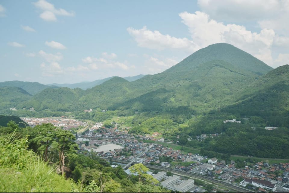 野窓 Nomadノマド Tsuwano GuestHouse & Cafe Lounge Bed and Breakfast in Japan