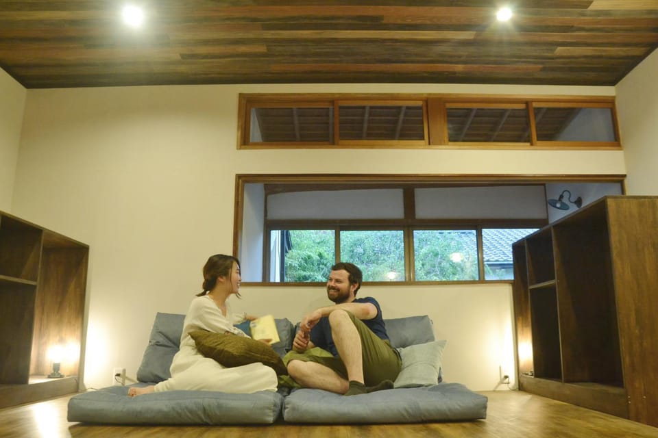 野窓 Nomadノマド Tsuwano GuestHouse & Cafe Lounge Bed and Breakfast in Japan