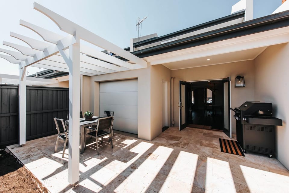 Patio, BBQ facilities