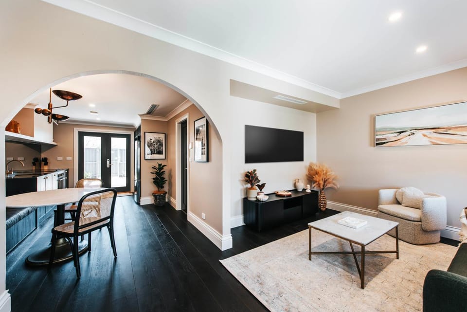 TV and multimedia, Living room, Seating area, Dining area, Dinner