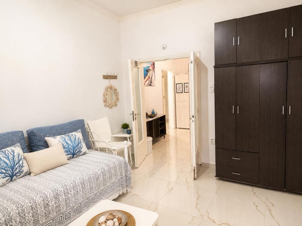 Living room, Photo of the whole room, Seating area, wardrobe