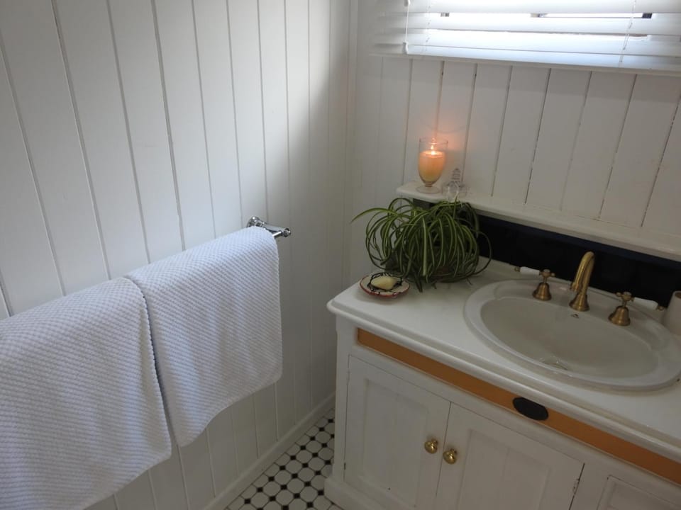 Bathroom, towels