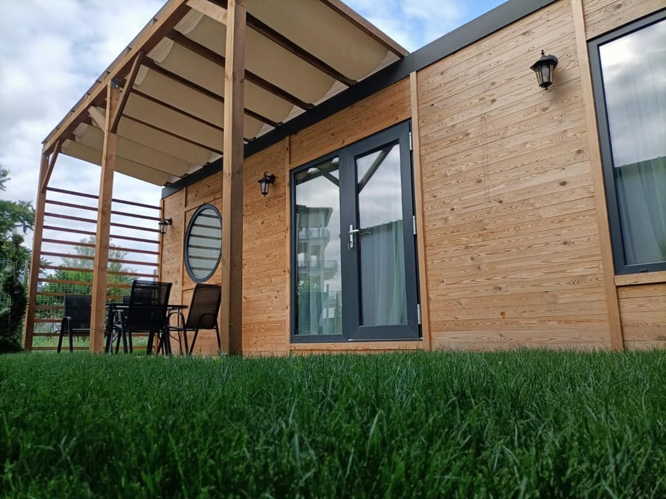 Property building, Patio, Spring, Day, Garden, Garden view