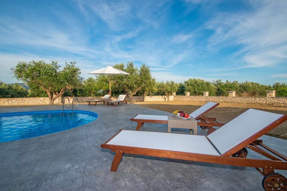 Day, Natural landscape, Pool view, Swimming pool, Swimming pool, sunbed