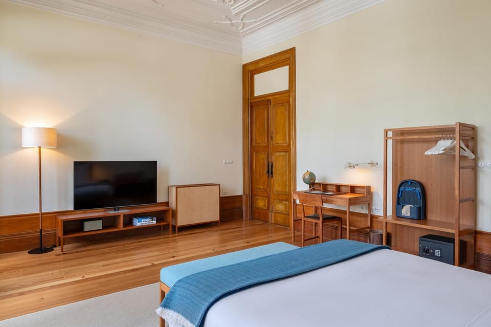 TV and multimedia, Photo of the whole room, Bedroom, wardrobe