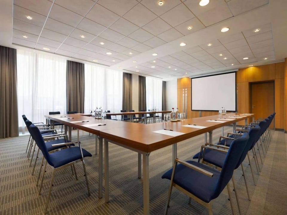 Meeting/conference room