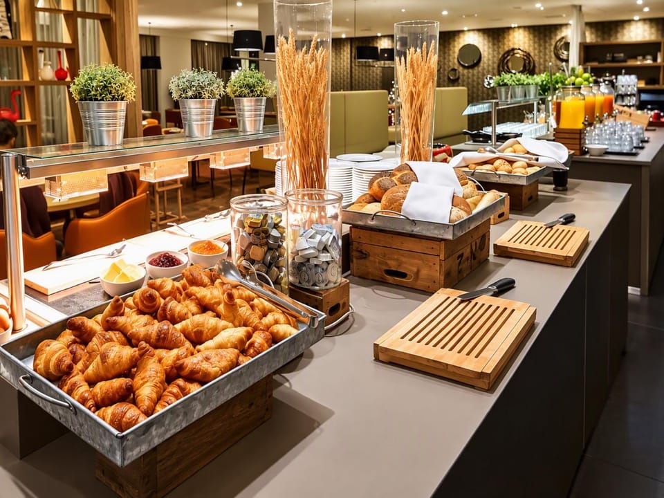 Restaurant/places to eat, Food and drinks